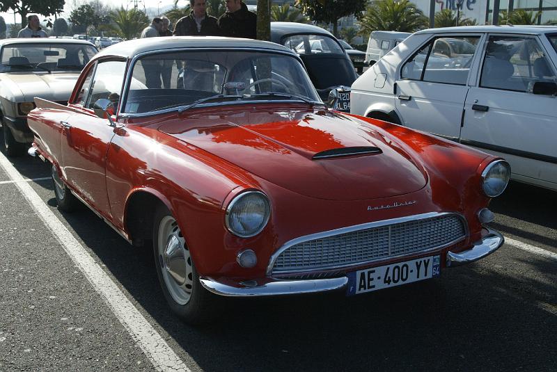 Auto Union-00.JPG - Une très rare Auto Union (DKW) 100 SP avec cette belle ligne se terminant par des ailerons très utilisés à l'époque.